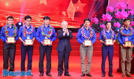 Tổng Bí thư Nguyễn Phú Trọng biểu dương các đại biểu thanh niên tiên tiến làm theo lời Bác.